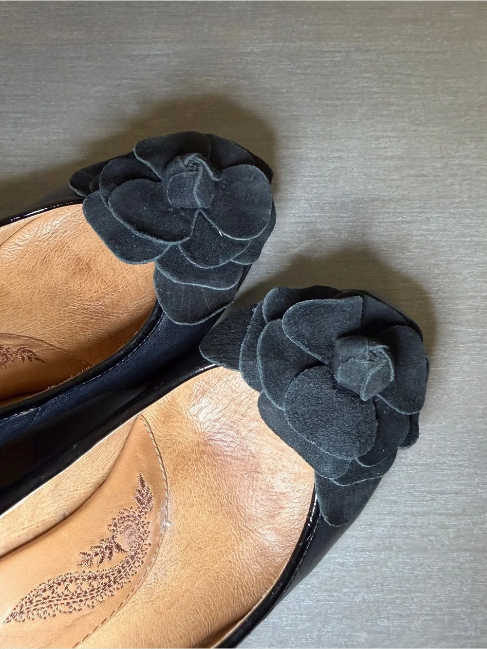 Söfft Black Leather Floral Pump Heels 9M Good Condition Classic Women's Shoes